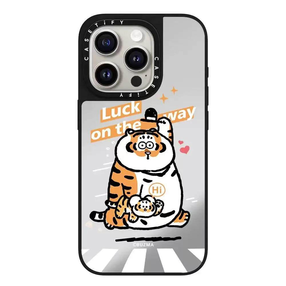 The Obese Little Tiger Series iPhone16promax phone case is compatible for iPhone15/14/13 mirror finishes.